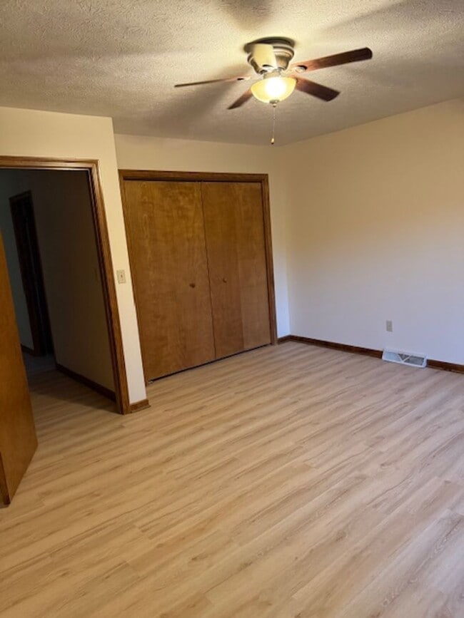 Building Photo - 2 bedroom for rent
