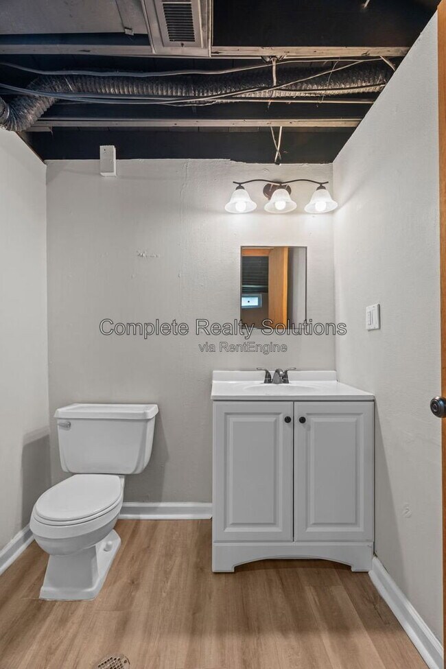 Building Photo - 201 Sadonia Ave