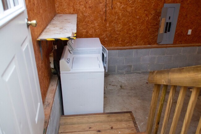 Building Photo - Heart of Madison City! Madison City Schools!