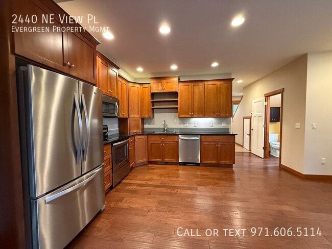 Building Photo - 2440 NE View Pl