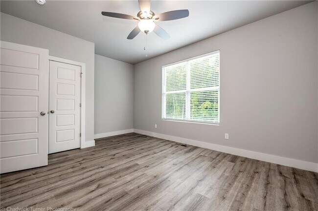 Building Photo - 1508 N Gregg Ave