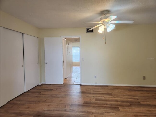 Building Photo - 2458 Columbia Dr