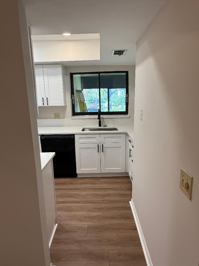 Building Photo - 13048 Village Chase Cir