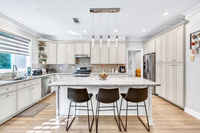 Building Photo - 1500 Highland Farm Dr