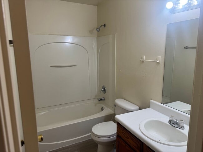 Building Photo - 4215 Walnut Park Dr