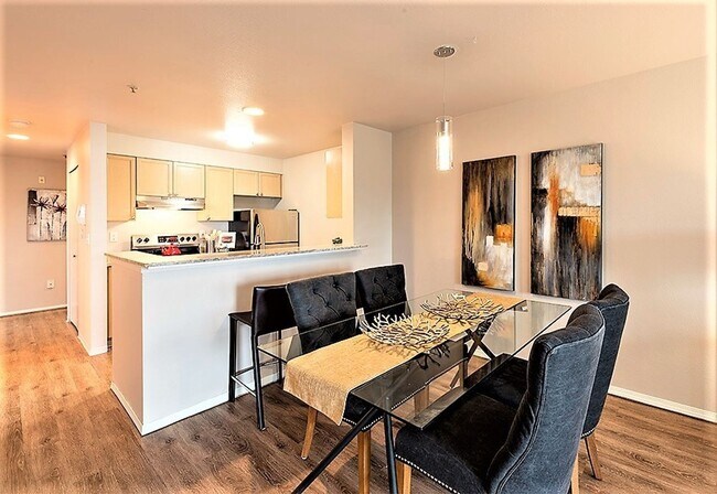 Interior Photo - Plaza 45