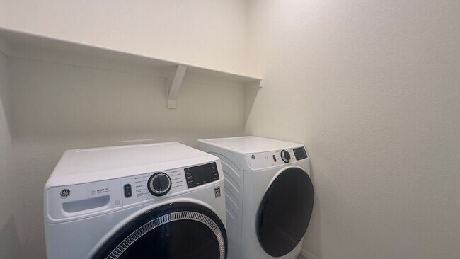 Building Photo - Great House In Fort Collins.  FALL LEASE SPECIAL! - $1000 off your 1st months rent!