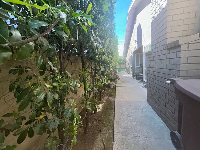 Building Photo - Beautiful Fully Furnished 4Bed/2Bath Home for Rent