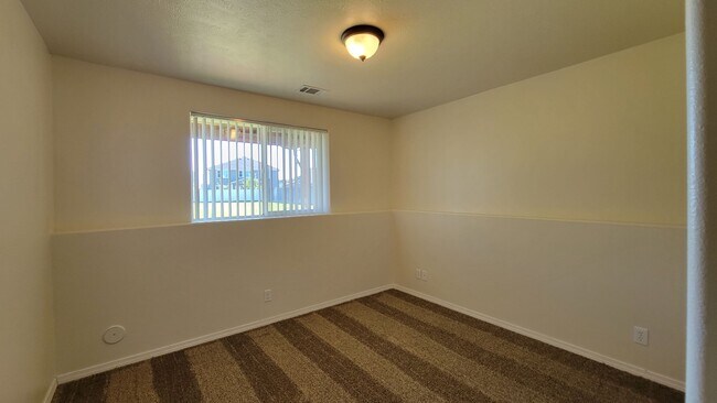 Building Photo - 4 bed, 3 bath home located in the Sunshine Meadows Neighborhood, Coeur d'Alene