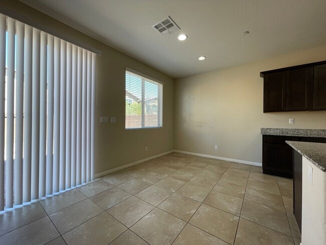 Building Photo - 4 BED 2.5 BATH 2 CAR GARAGE SINGLE FAMILY ...