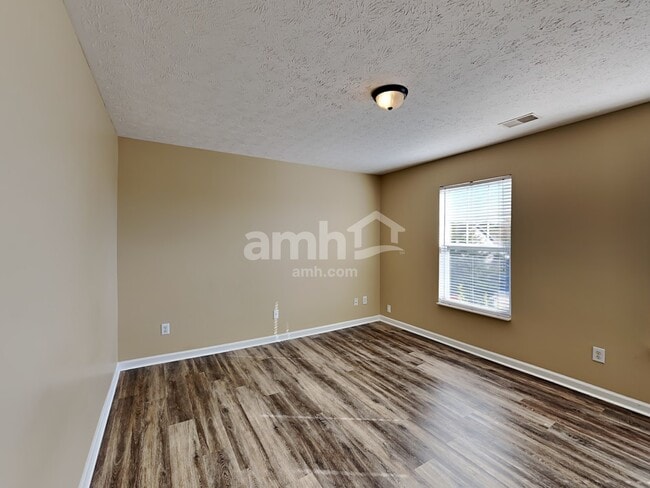 Building Photo - 906 Grand Oak Drive