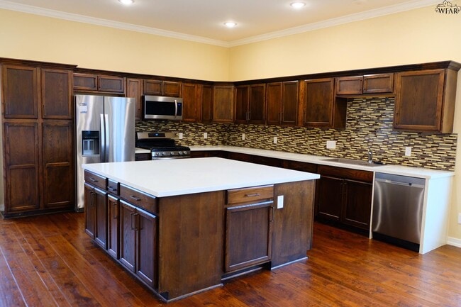 Building Photo - 20 Edwards Way