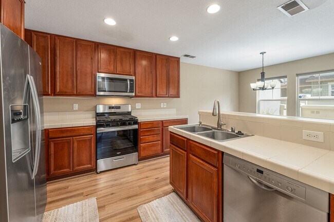 Building Photo - Somersett Rental