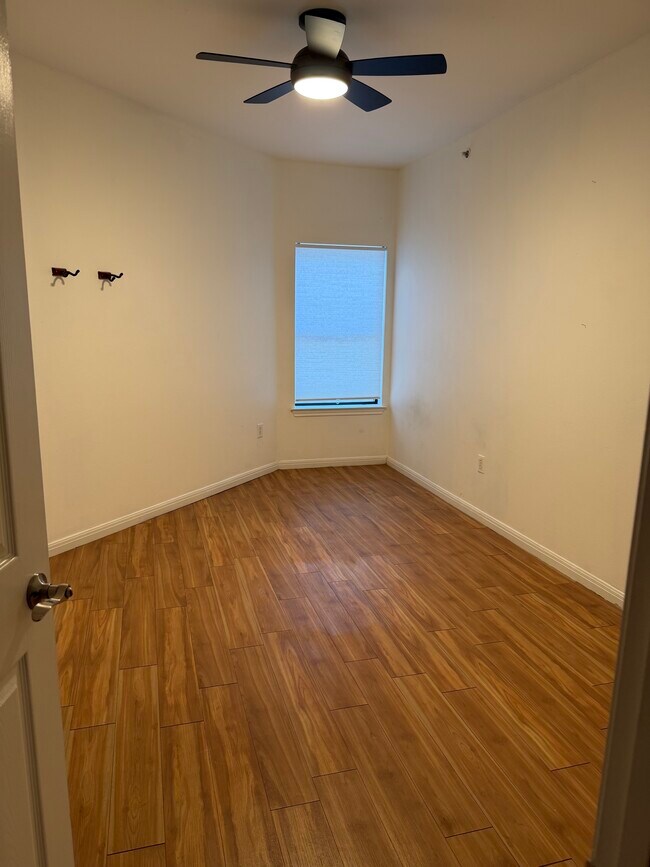 Building Photo - 2502 Leon St