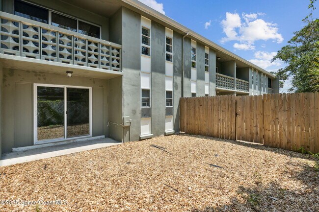 Building Photo - 311 S Brown Ave
