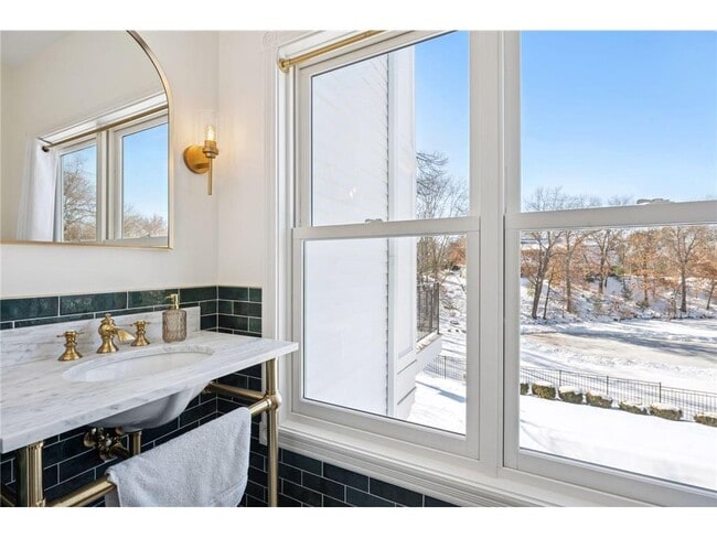 Building Photo - 5 Cooper Ave