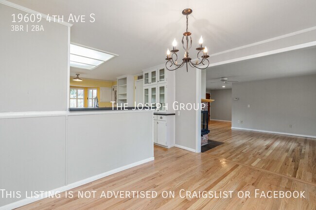 Building Photo - Beautifully updated 3 bed/1.75 bath in Des...