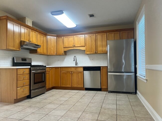 Building Photo - 225 Brett Dr