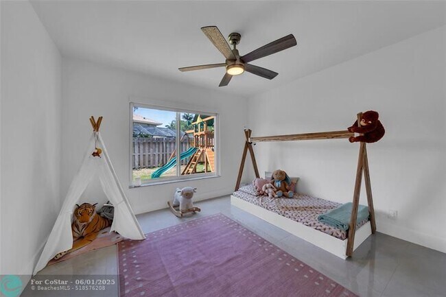 Building Photo - 9585 Carousel Cir S