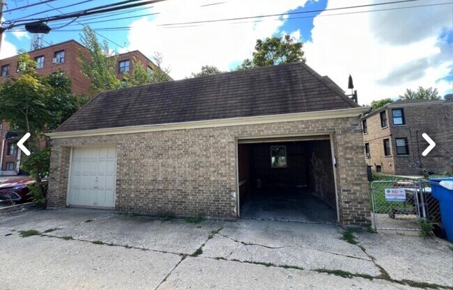 Building Photo - 2618 W Rascher Ave