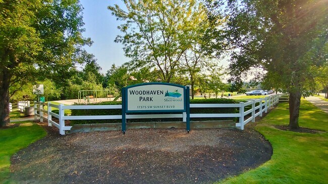 Building Photo - **$1000 OFF FIRST FULL MONTHS RENT**  Gorg...