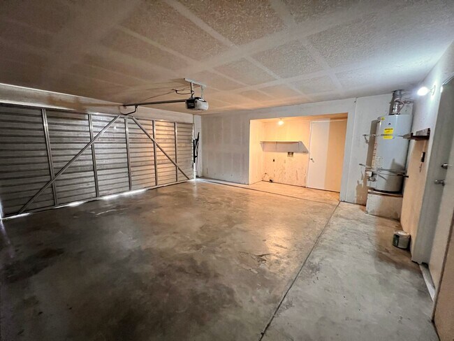 Building Photo - 8600 Lyn River Ct