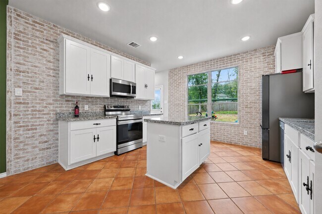 Building Photo - 804 Pearl River