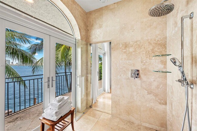 Building Photo - 814 W Dilido Dr