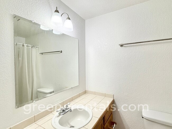 Building Photo - 3BR/2BA Rambler in Nisqually Pines with Co...