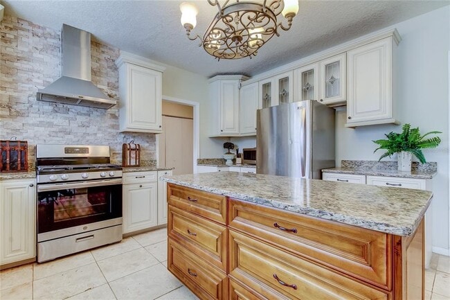 Building Photo - 9401 Woodbay Dr