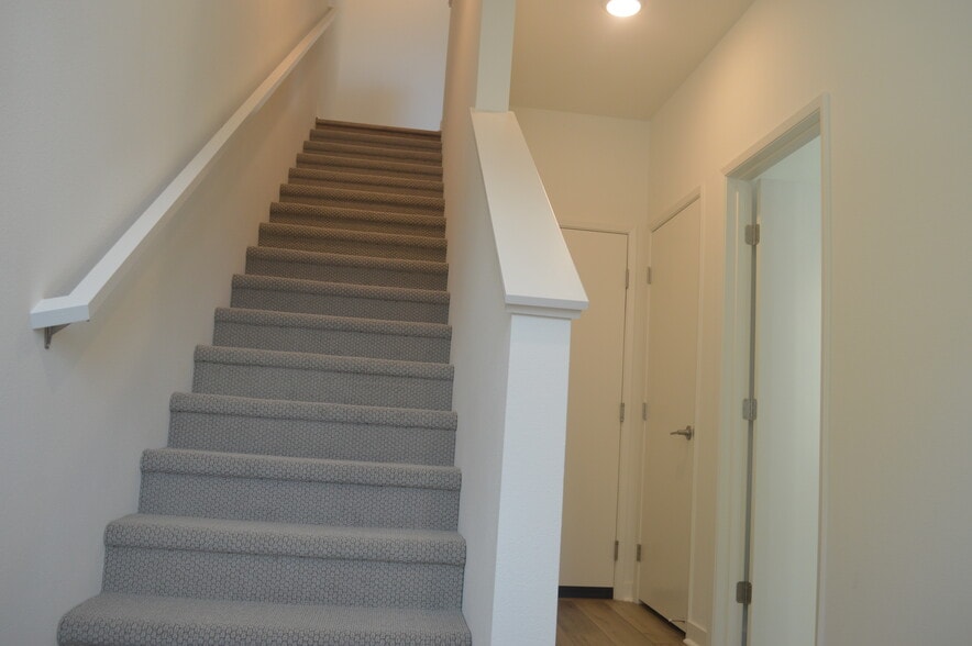 Building Photo - 5202 Sunset Wave Dr
