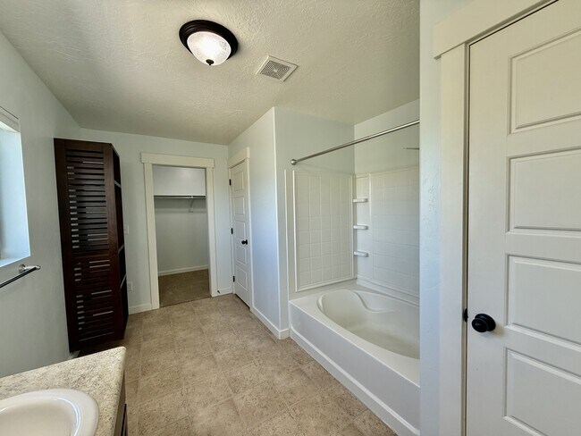Building Photo - 722 S Willow Park Dr