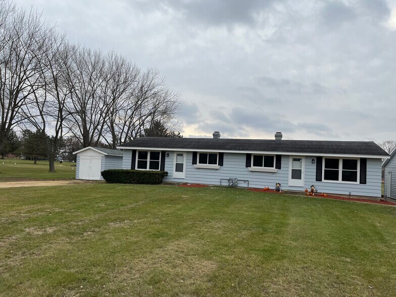 Building Photo - W557 Mary Ln