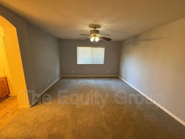 Building Photo - 2424 E Beech Ave
