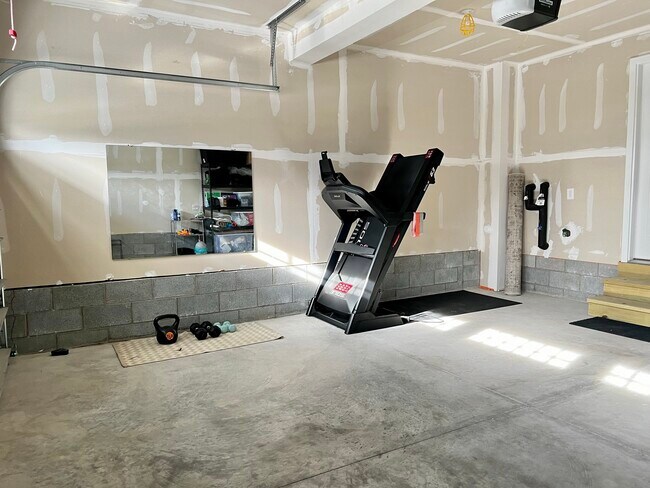 Building Photo - 208 Fost Blvd
