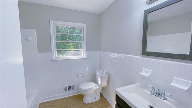 Building Photo - 122 Barnesville Rd