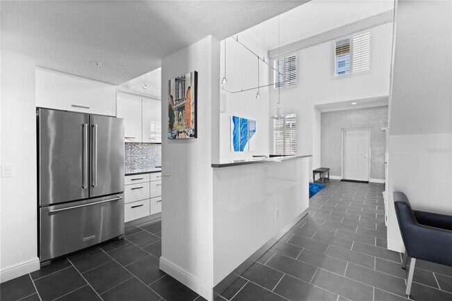 Building Photo - 800 N Tamiami Trl