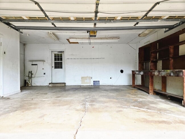 Building Photo - 3/2/2 with Classic Charm in Southeast Sherman