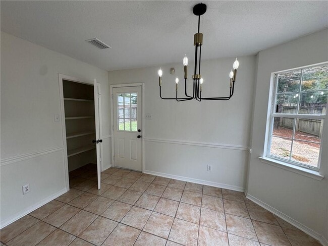 Building Photo - 1117 Pinemont Dr