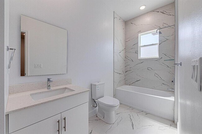 Building Photo - 400 Famagusta Dr