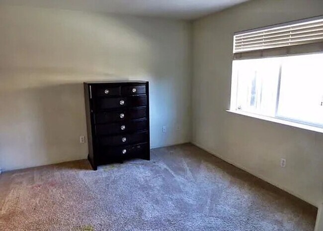 Building Photo - Your Next Home in One of Roseville’s Most Desired Neighborhoods!