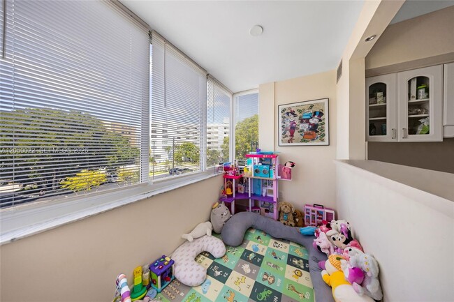Building Photo - 250 180th Dr