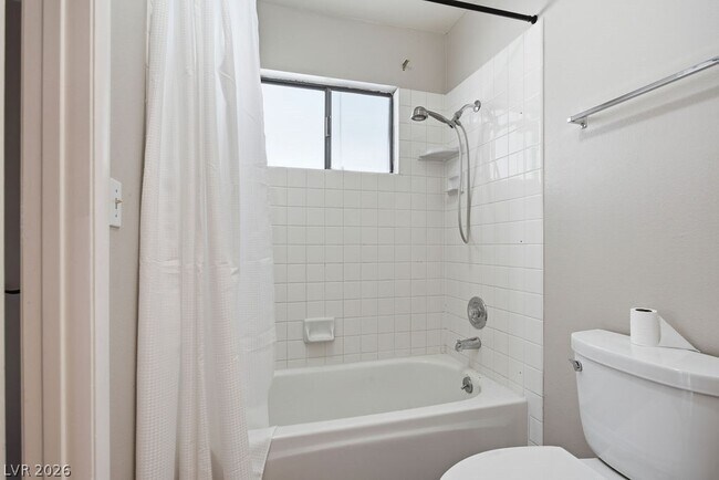 Building Photo - 4561 Paseo El Rio Dr