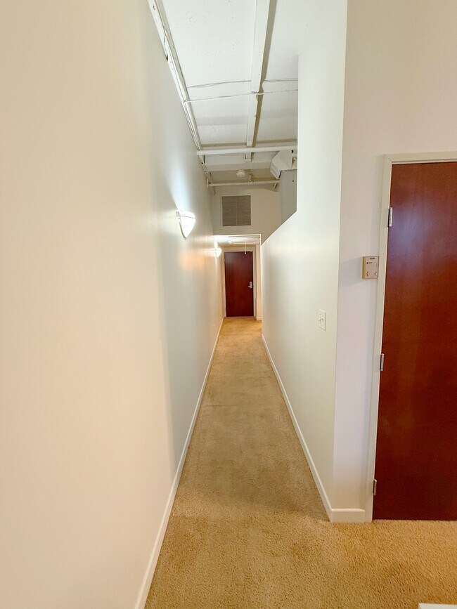 Building Photo - 1133 W 9th St