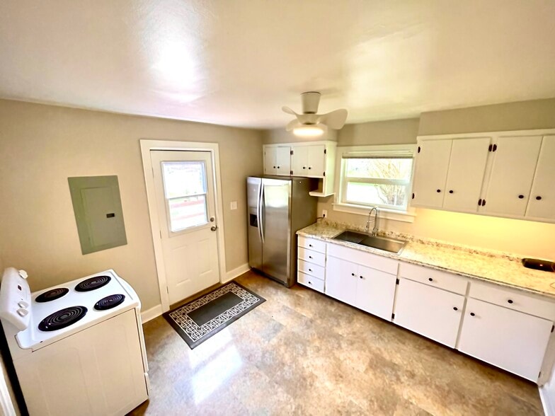 Kitchen B - 3821 Entiat River Rd