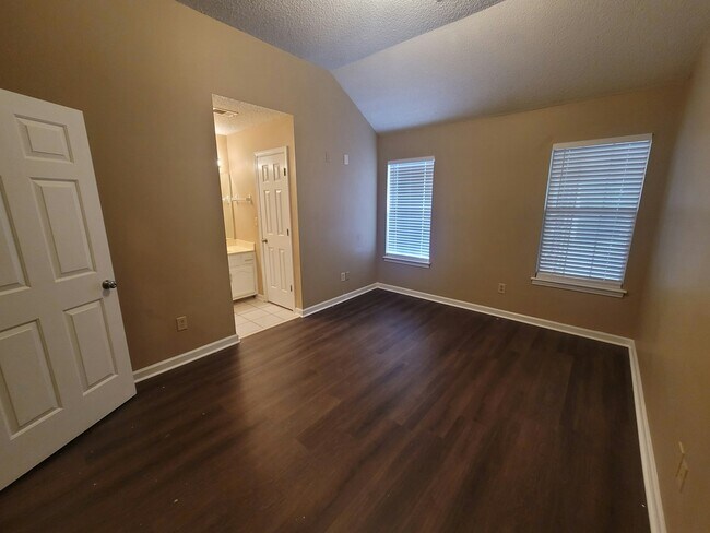 Building Photo - 6915 Brady Hill Dr