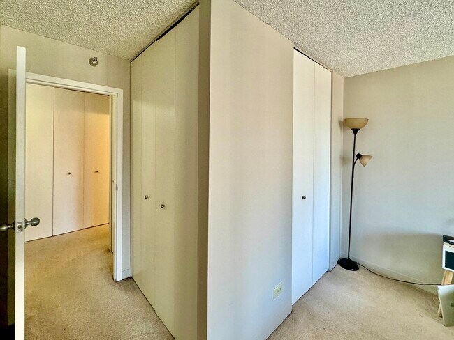 Building Photo - 200 N Dearborn St