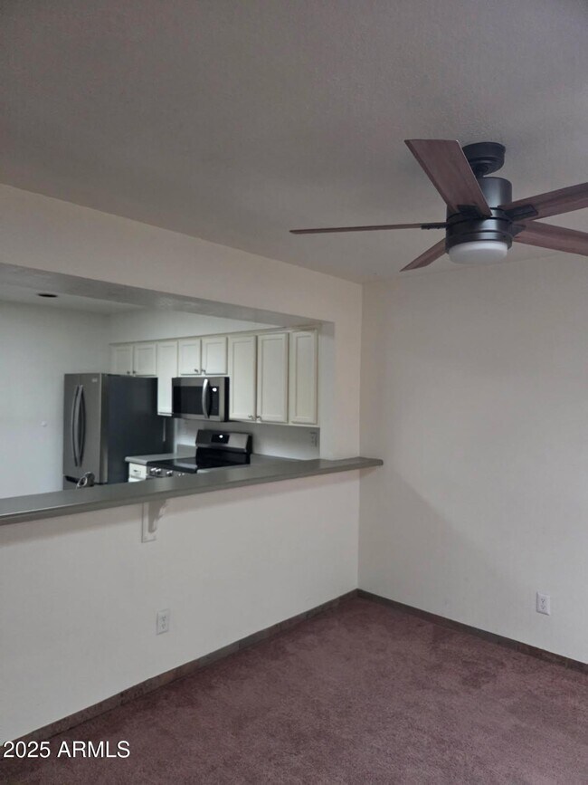 Building Photo - 1315 E Susan Ln