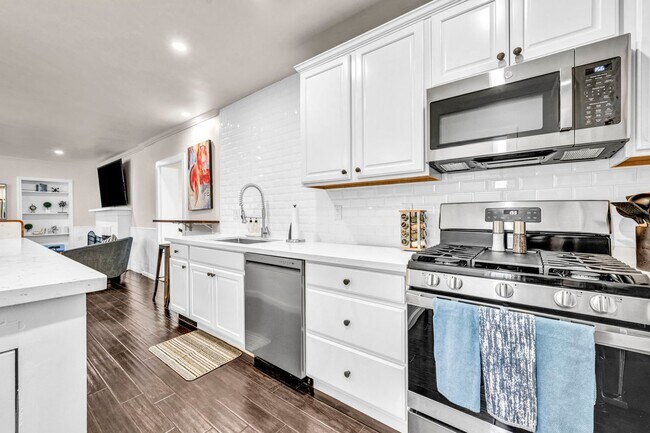 Building Photo - 574 Reno Ave