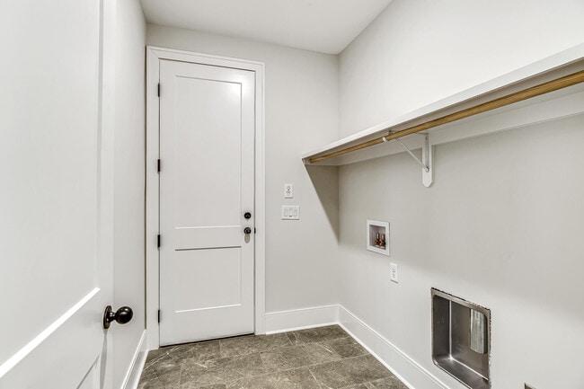 Building Photo - 122 Shady Hollow Dr
